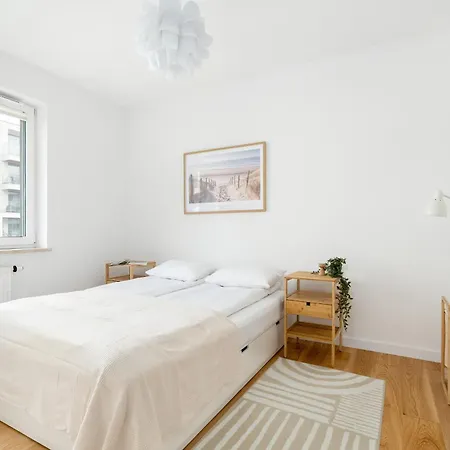 Premium Airport By Renters بوزنان