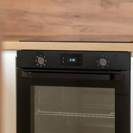 Premium Airport By Renters * بوزنان