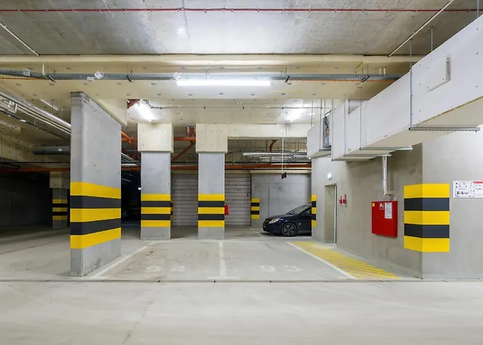 Premium Airport By Renters بوزنان