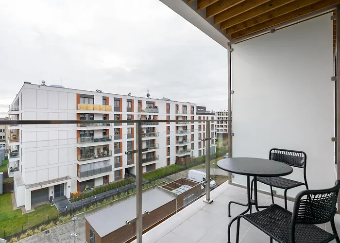 Premium Airport By Renters بوزنان