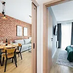 Premium Airport By Renters Apartment