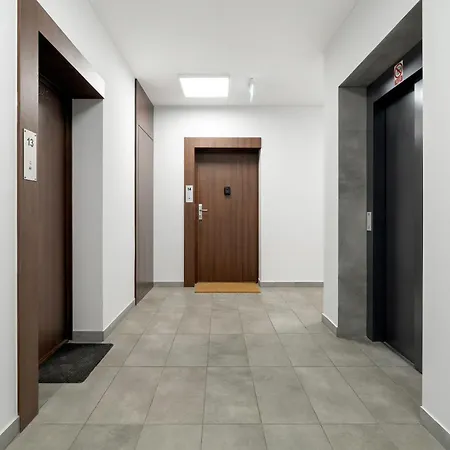 Premium Airport By Renters Apartment